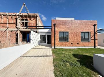 PH · 75m² · 4 Ambientes · 2 Cocheras · PH en Quebrada de Manantiales