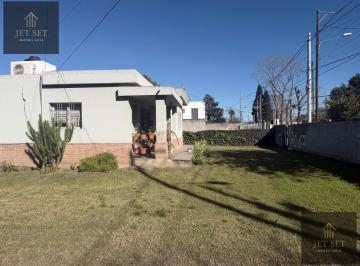 Casa · 170m² · 5 Ambientes · 1 Cochera · Venta Casa en Los Boulevares, 3 Dorm. 2 Baños - Apto Credito (Zona Fabril) 3000 m