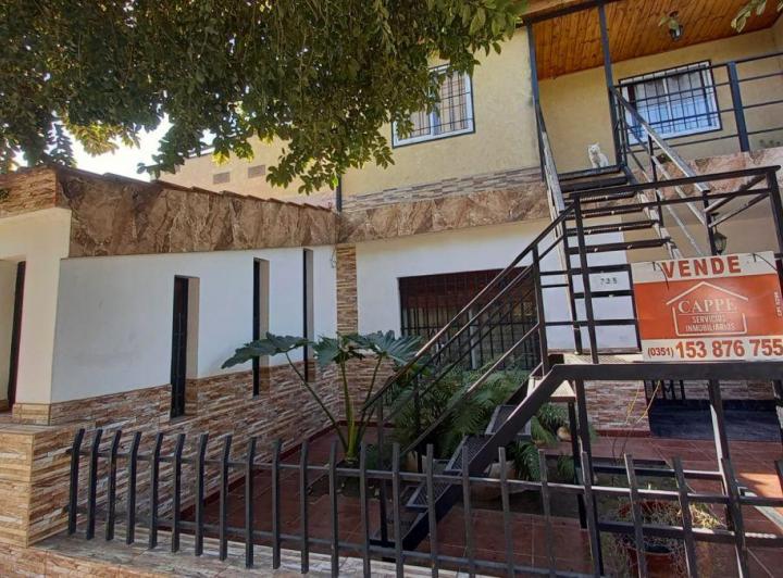 Casa · 194m² · 6 Ambientes · 2 Cocheras