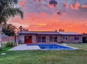 Casa · 160m² · 4 Ambientes · Venta | Permuta - Casa 2 Dorm. con Pileta y Parrillero - Luis Palacios, San Lorenzo