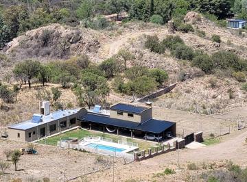 Casa · 215m² · 5 Ambientes · 2 Cocheras · Se Vende Importante Casa Al Pie de Las Sierras