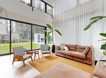 Casa · 312m² · 5 Ambientes · 2 Cocheras · Retasado | Venta | Moderna Casa | Barrio Rumenco