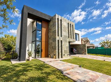 Casa · 367m² · 6 Ambientes · 3 Cocheras · Venta Casa Terralagos 5 Amb Pisicna Financia