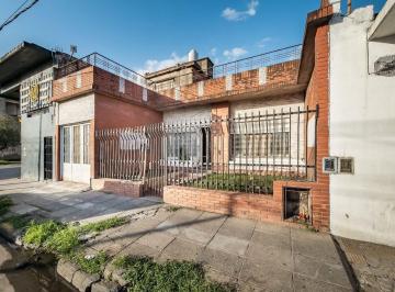 Casa · 80m² · 3 Ambientes · 2 Cocheras · Casa 3 Amb. Patio, Terraza, Cochera, I. Casanova