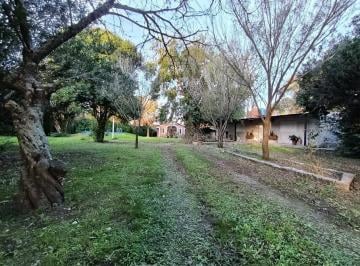 Quinta vacacional · 102m² · 3 Ambientes · Casa Quinta con Gran Parque y Pileta en Comehue