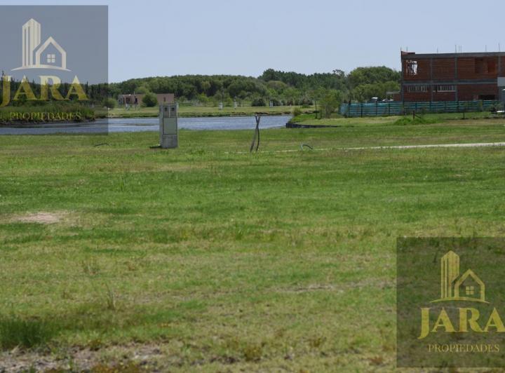 Terreno · 881m²