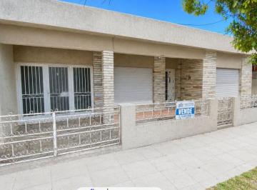 Casa · 123m² · 3 Ambientes · 1 Cochera · Casa de 2 Dorm. y Cochera B° Saavedra