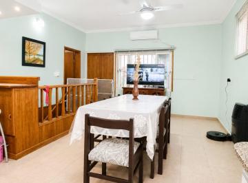 Casa · 76m² · 4 Ambientes · Venta de Casa Planta Alta 3 Dorm. Mas Comodin