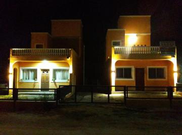 Casa · 120m² · 3 Ambientes · 1 Cochera · Excelente Casa Duplex en Tanti, Proxima a Todo!