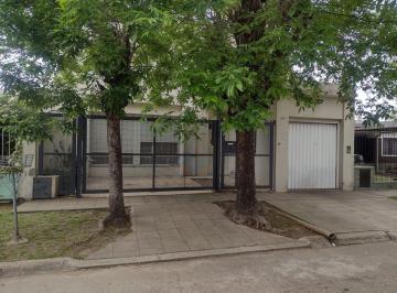 Casa · 200m² · 6 Ambientes · 1 Cochera · Venta Casa 6 Ambientes Pileta Ituzaingo