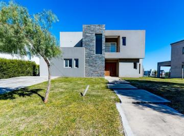 Casa · 205m² · 5 Ambientes · 2 Cocheras · Casa en Venta 5 Ambientes en El Canton - Escobar, Oportunidad!, Escuchamos Tu Oferta!