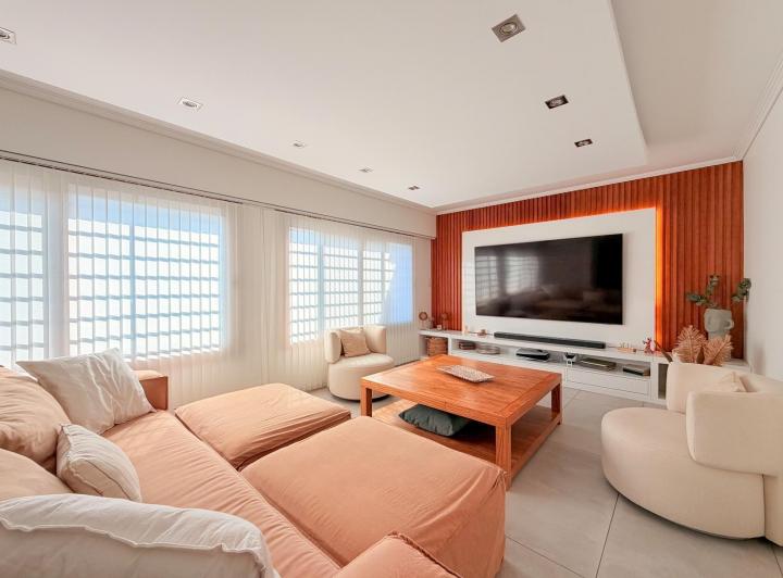 Casa · 250m² · 5 Ambientes · 2 Cocheras