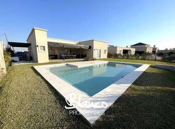 Casa · 141m² · 4 Ambientes · 2 Cocheras · Casa en Alq. Temporario en Club Manuel Belgrano, Escobar, G. B. a. Zona Norte
