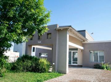 Casa · 210m² · 6 Ambientes · 2 Cocheras · Se Vende Casa 3 Dormitor B Las Rosas Villa Nueva