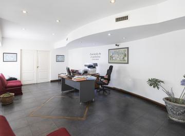 Oficina comercial · 248m² · 12 Ambientes · 5 Cocheras · Oficinas Profesionales en Zona Residencial/comercial