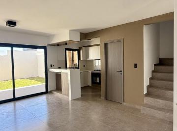 Casa · 131m² · 4 Ambientes · 2 Cocheras · Duplex de Categoria en Venta, Rincones de Manantiales