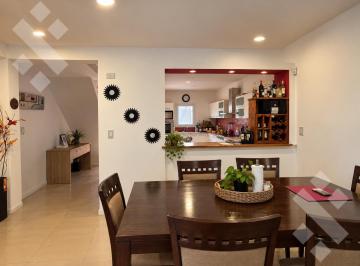 Casa · 195m² · 8 Ambientes · 1 Cochera · En Venta | Casa de 4 Dorm. | Barrio 107 Viviendas | Plottier