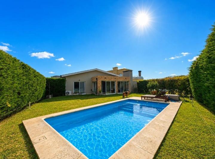 Casa · 123m² · 4 Ambientes · 4 Cocheras