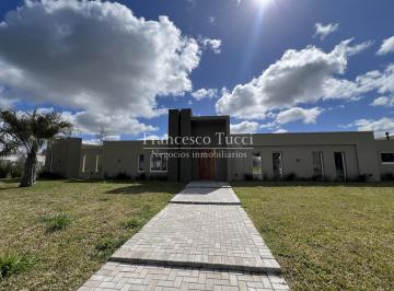 Casa · 315m² · 5 Ambientes · 2 Cocheras · Casa en Venta 5 Ambientes en Harás San Pablo