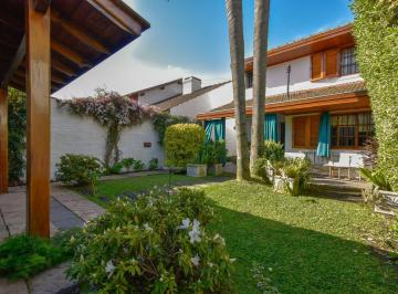 Casa · 140m² · 5 Ambientes · 1 Cochera · Casa Impecable en Adrogué | 3 Dorm., Galería y Parrilla | Refaccionada