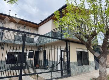PH · 4 Ambientes · 2 Cocheras · Alquiler | PH de 2 Dorm. con Cochera y Quincho | B° Islas Malvinas | Neuquén