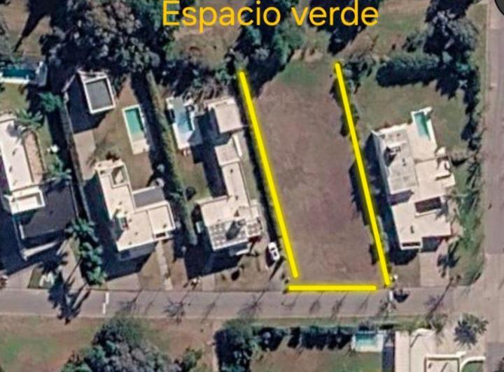 Terreno · 1618m²