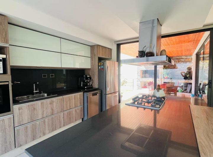 Casa · 600m² · 5 Ambientes · 2 Cocheras