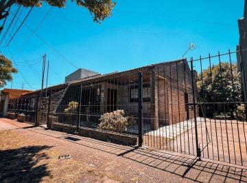 Casa · 58m² · 3 Ambientes · 1 Cochera · Venta Casa 3 Amb Jardin El Gaucho Apto Credito