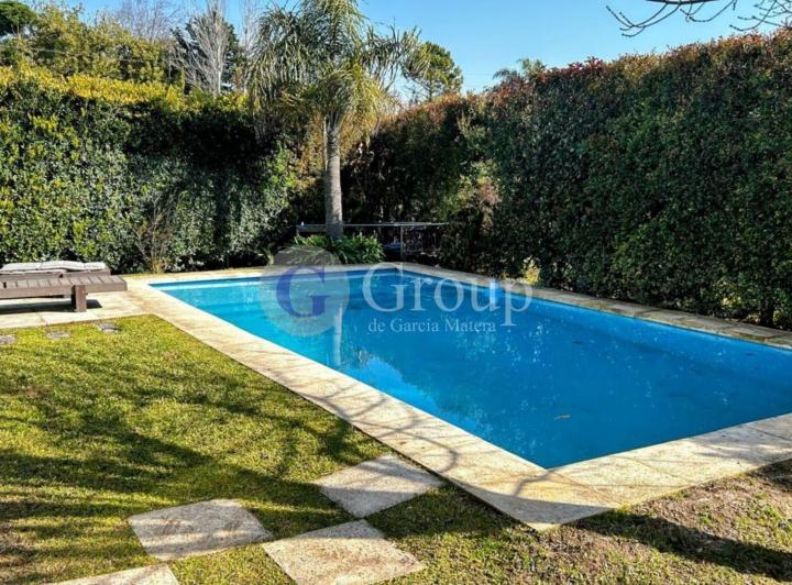 Casa · 199m² · 6 Ambientes · 4 Cocheras