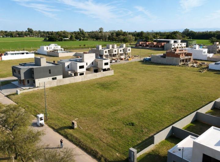 Terreno · 614m²