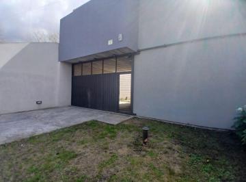 Casa de 4 ambientes, La Plata · Casa en Alquiler – 2 Dorm., Quincho y Cochera, en 41 Bis Entre 150 y 151 – El Retiro, La Plata