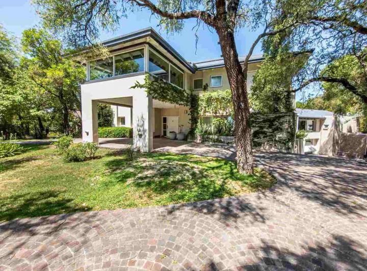 Casa · 780m² · 15 Ambientes · 3 Cocheras