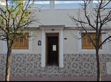 Casa · 65m² · 3 Ambientes · Alquiler Casa Alto Alberdi 2 Dorm Patio y Terraza