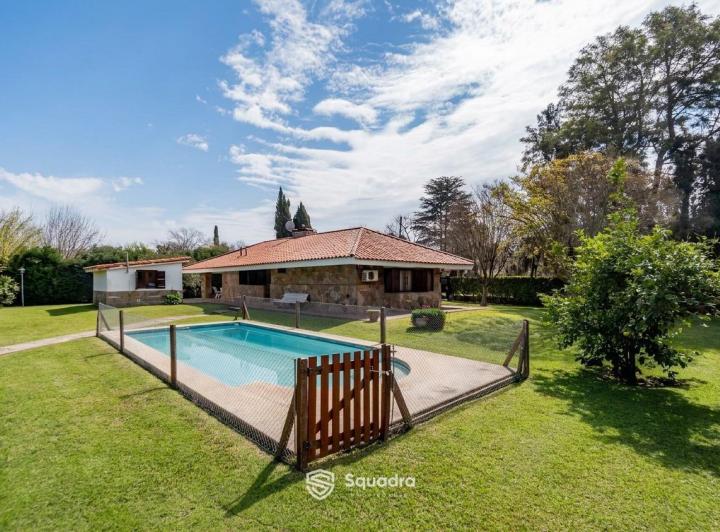 Casa · 250m² · 7 Ambientes · 2 Cocheras
