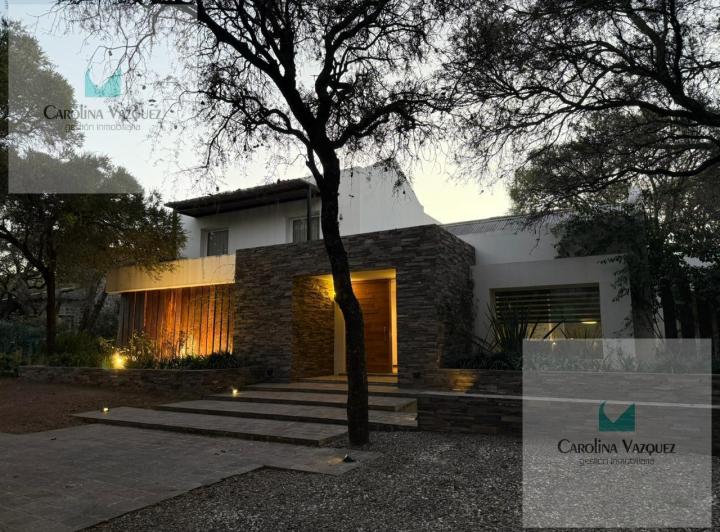 Casa · 419m² · 8 Ambientes · 2 Cocheras