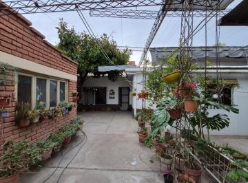 Casa de 8 ambientes, Dorrego · Propiedad en Venta en Dorrego – Excelente Ubicación a m de Brasil y Costanera