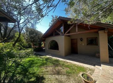 Casa · 200m² · 6 Ambientes · 2 Cocheras · Casa en Chacras de Coria