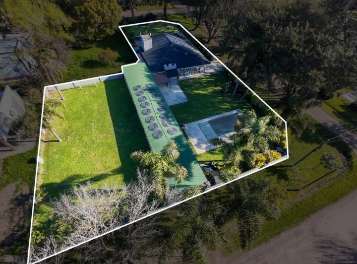 Casa · 230m² · 5 Ambientes · 1 Cochera