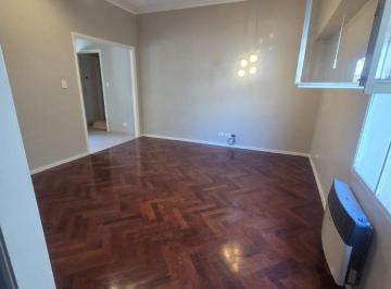 Departamento de 2 ambientes, Lomas de Zamora · ¡Departamento Amplio, Reciclado Impecable!