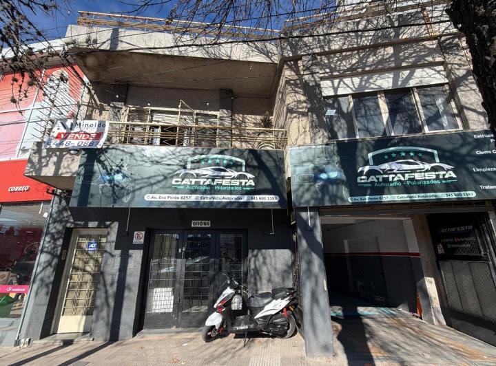 Local comercial · 250m² · 10 Ambientes · 3 Cocheras