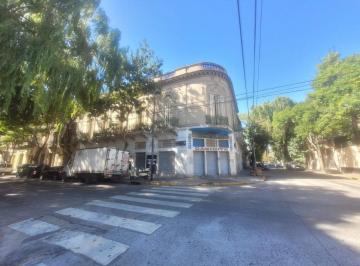 Casa · 350m² · 7 Ambientes · 1 Cochera · La Boca Venta en Bloque
