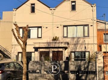 Casa · 168m² · 5 Ambientes · 1 Cochera · Venta Moderno Duplex 4 Dorm. en San Carlos