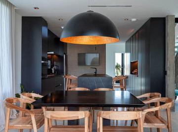 Casa · 224m² · 5 Ambientes · 2 Cocheras · Casa en Venta en Carpinchos