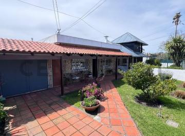 Casa · 140m² · 3 Dormitorios · 3 Cocheras · 2 Casas en Padron Unico, Terreno de 667 m² Carrasco Norte, Acepta Banco
