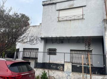 Oficina comercial · 90m² · 3 Ambientes · Venta Casa 3 Ambientes en Mataderos a Reciclar