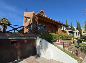 Casa · 240m² · 8 Ambientes · 2 Cocheras · Vende Casa en Palmares Barrio Privado