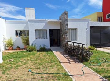 Casa · 140m² · 4 Ambientes · 2 Cocheras · Vende Casa Barrio Privado Quintana, Lujan de Cuyo