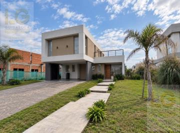 Casa · 174m² · 4 Ambientes · 2 Cocheras · Casa en Venta en Greenville Polo Resort
