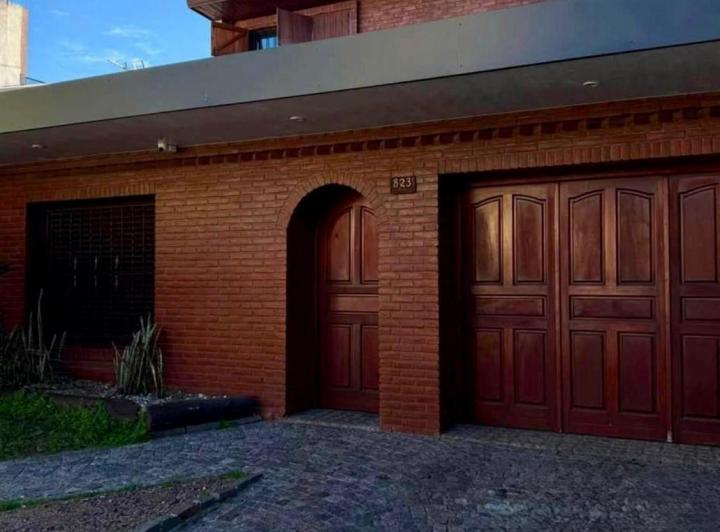Casa · 200m² · 5 Ambientes · 3 Cocheras