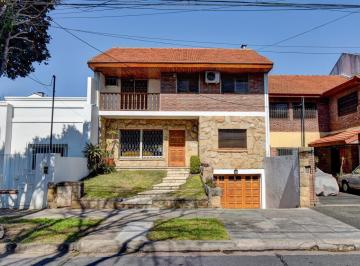 Casa · 210m² · 5 Ambientes · 3 Cocheras · Casa en Olivos - Golf